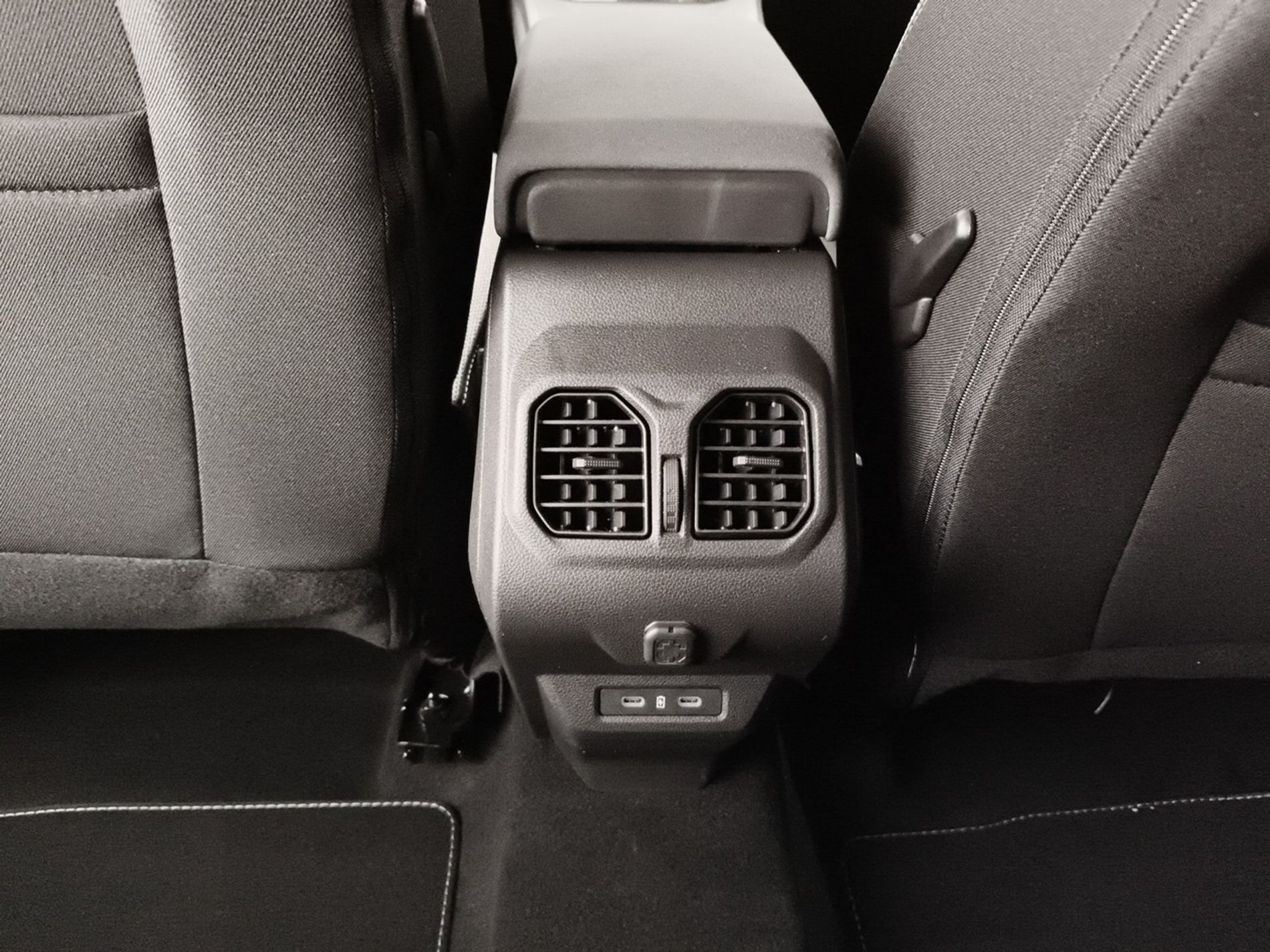 Dacia BIGSTER journey hybrid 155 - Messa