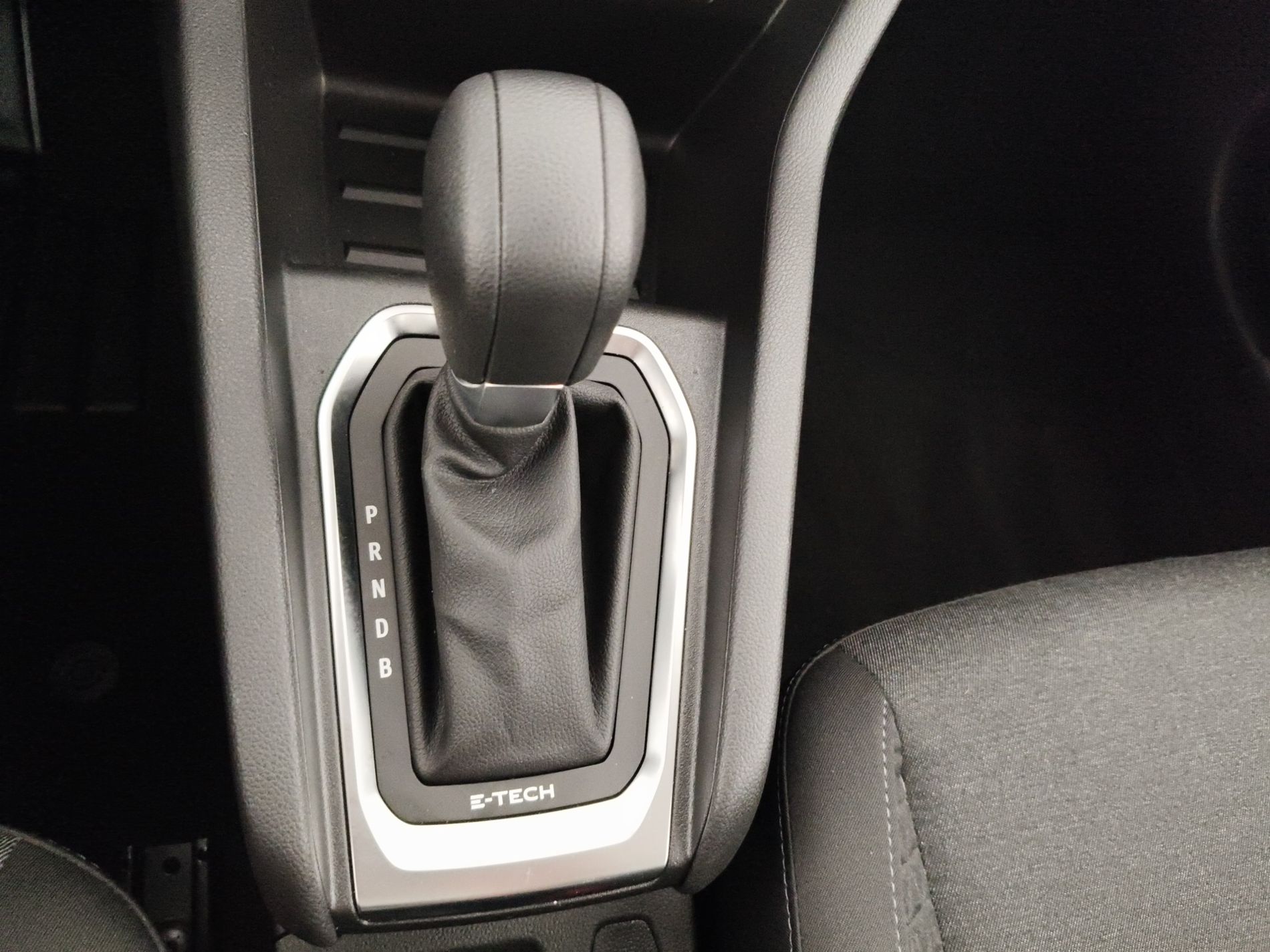 RENAULT Clio V 2019 Clio 5 Porte 1.6 E-TECH Hybrid 140cv Zen Auto my21 - Messa